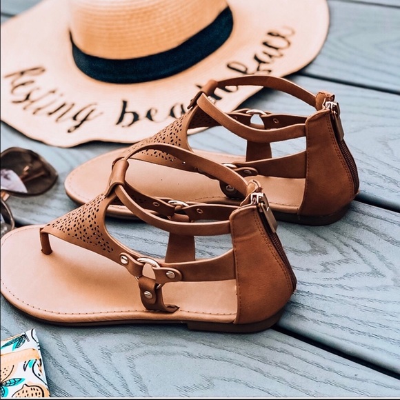 LAST PAIR! Light Tan Thong Sandal - Picture 2 of 4